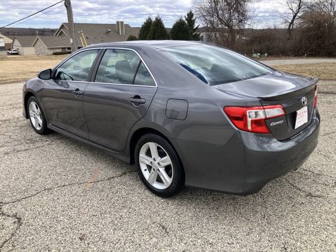 Used 2014 Toyota Camry SE image 3