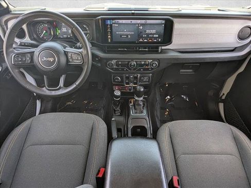 Used 2024 Jeep Wrangler Unlimited AWD/4WD image 17