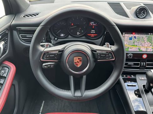 Used 2025 Porsche Macan AWD/4WD image 16