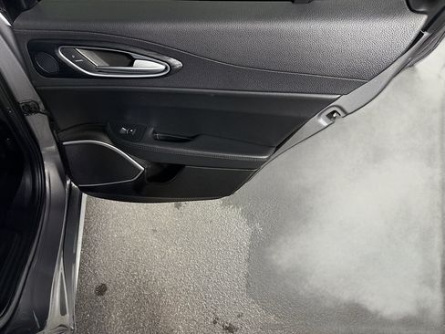 Used 2019 Alfa Romeo Giulia Base image 28