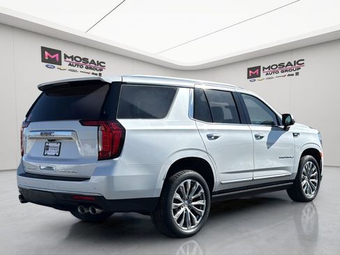 Used 2022 GMC Yukon Denali w/ Denali Premium Package image 8