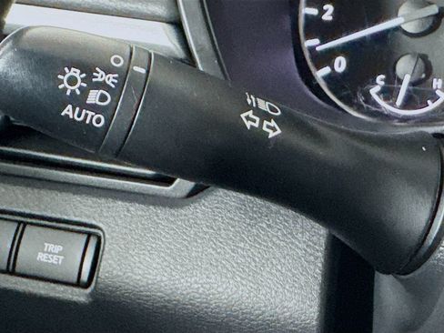 Used 2022 Nissan Altima 2.5 SV FWD image 12