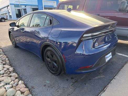 Used 2025 Toyota Prius Plug-In Hybrid image 7