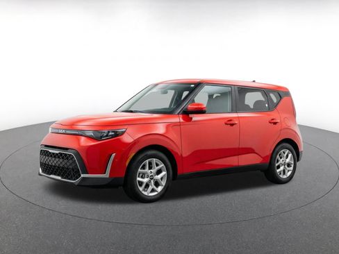Used 2025 Kia Soul LX w/ LX Technology Package FWD image 3