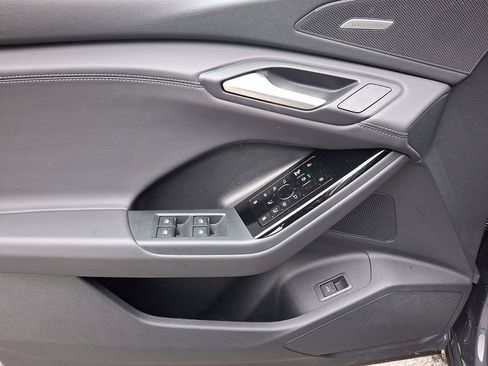 Used 2025 Audi Q6 e-tron Premium Plus image 19