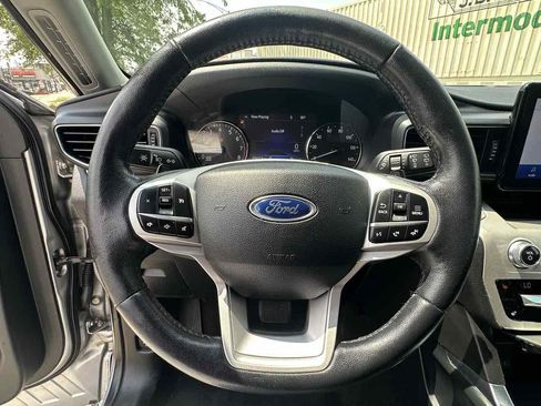 Used 2020 Ford Explorer XLT w/ Equipment Group 202A AWD/4WD image 14