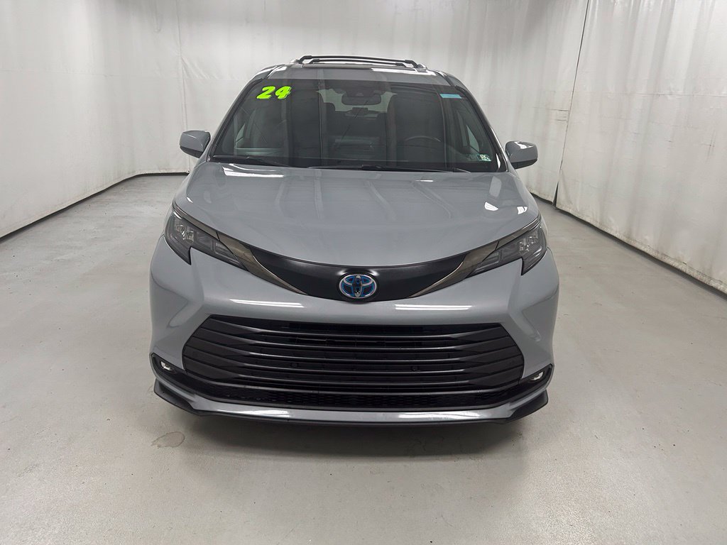 Certified 2024 Toyota Sienna XLE Woodland Edition AWD/4WD image 4