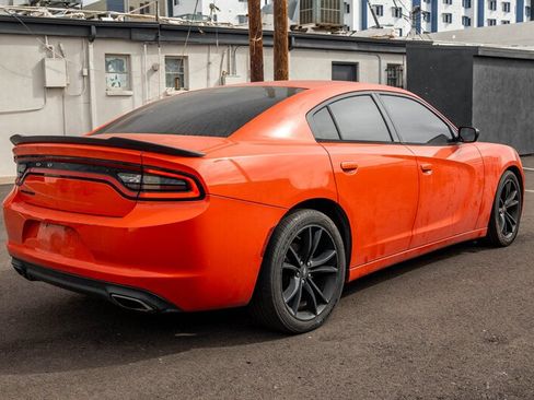 Used 2017 Dodge Charger SE w/ Blacktop Package RWD image 5