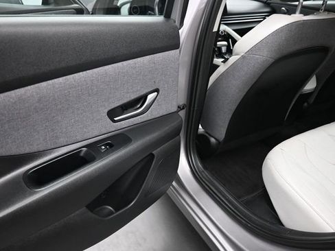 Used 2023 Hyundai Elantra Limited image 15