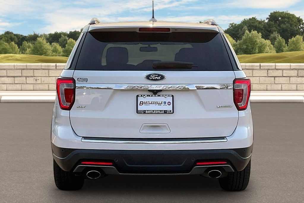 Used 2018 Ford Explorer XLT w/ Equipment Group 201A FWD image 4