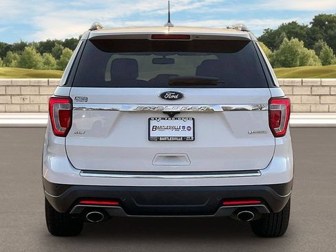 Used 2018 Ford Explorer XLT w/ Equipment Group 201A FWD image 4