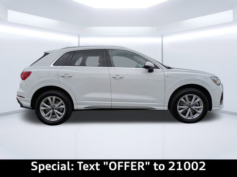 Used 2025 Audi Q3 2.0T Premium w/ Convenience Package image 3