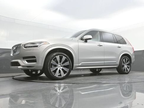 Certified 2025 Volvo XC90 B6 Ultra w/ Protection Package AWD/4WD image 31