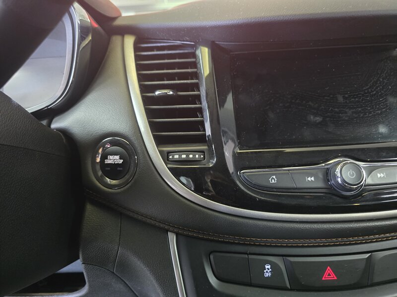 Used 2019 Chevrolet Trax LT w/ LT Convenience Package FWD image 27