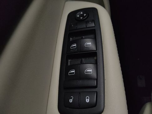 Used 2015 Chrysler 200 C w/ Navigation & Sound Group I image 27