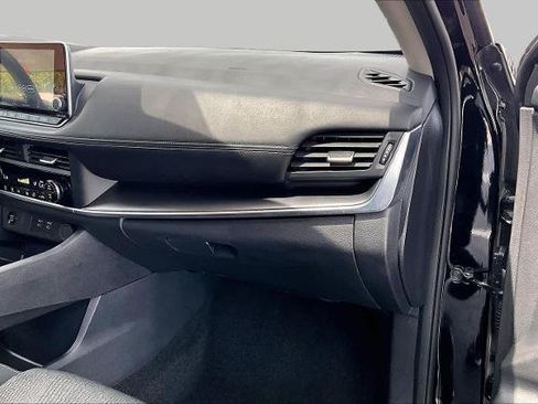 Certified 2025 Nissan Rogue SV FWD image 18