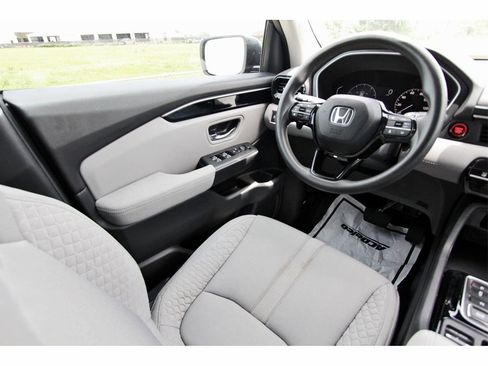 Used 2023 Honda Pilot LX image 10