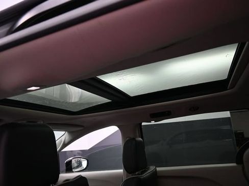 Used 2023 Chrysler Pacifica Limited FWD image 18