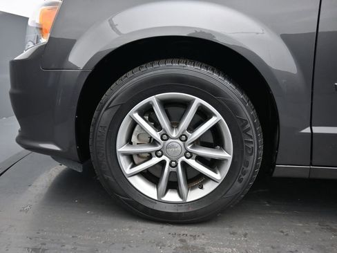 Used 2016 Dodge Grand Caravan SE image 55