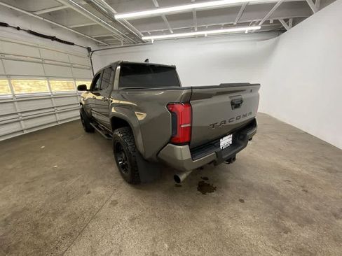 Used 2024 Toyota Tacoma TRD Sport image 4