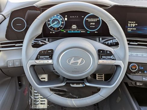 New 2025 Hyundai Elantra SEL image 17