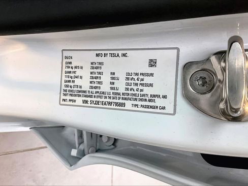 Used 2024 Tesla Model 3 Standard Range image 32