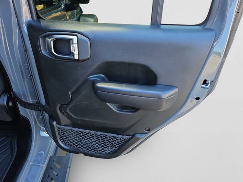 Used 2018 Jeep Wrangler Unlimited Sport S AWD/4WD image 35