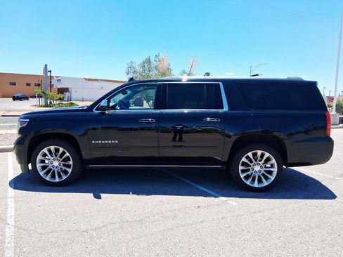 Used 2019 Chevrolet Suburban Premier w/ Premier Plus Edition AWD/4WD image 2