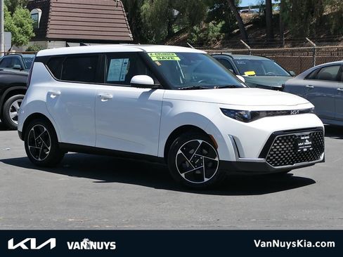 Used 2023 Kia Soul EX FWD image 1