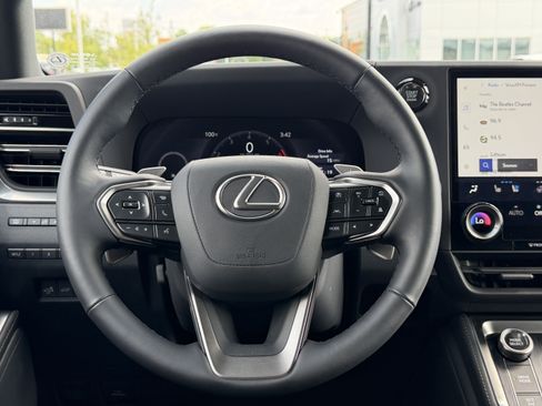 Used 2026 Lexus GX 550 w/ Accessory Package (2T) AWD/4WD image 17