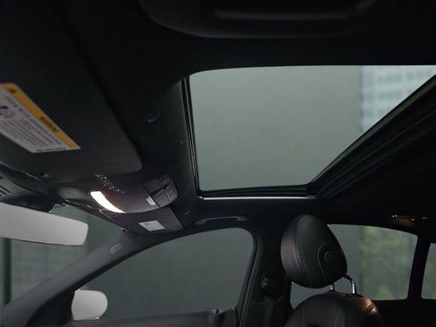 Used 2019 Mercedes-Benz C 300 4MATIC Sedan w/ Premium Package image 7