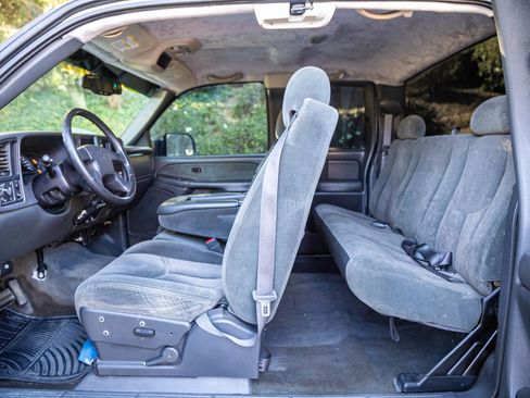 Used 2003 Chevrolet Silverado 2500 LS image 29