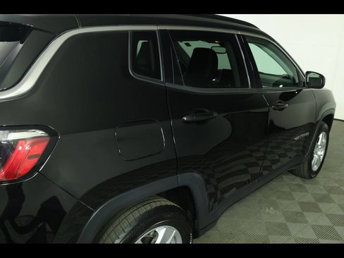 Used 2022 Jeep Compass Latitude AWD/4WD image 18