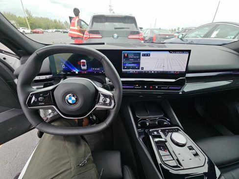 Used 2025 BMW 530i image 6