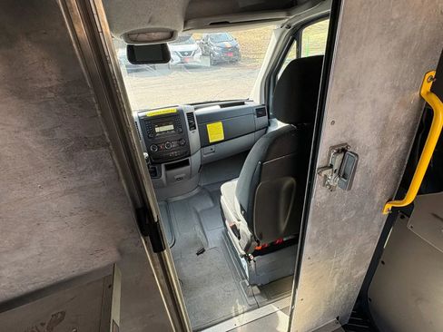 Used 2018 Mercedes-Benz Sprinter 2500 image 27
