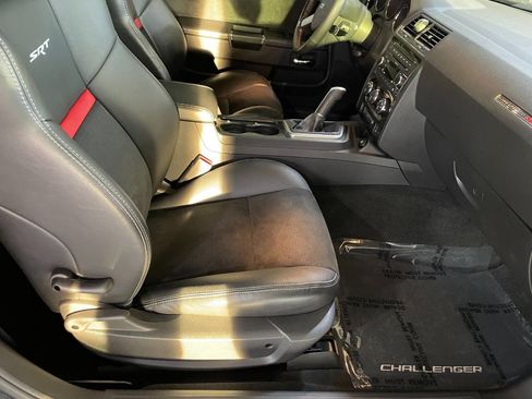 Used 2009 Dodge Challenger SRT8 image 21