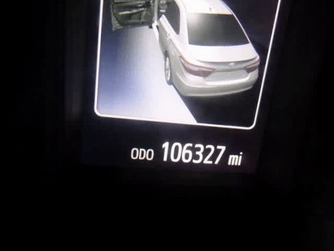 Used 2017 Toyota Camry XLE image 9