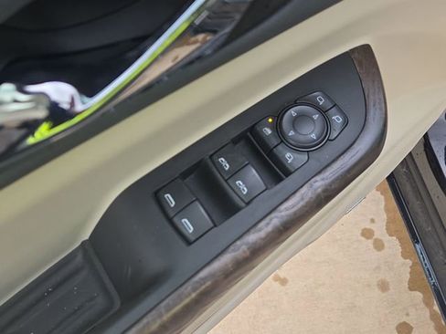 Certified 2022 GMC Acadia Denali w/ Denali Ultimate Package image 16