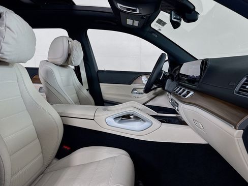 New 2026 Mercedes-Benz GLS 580 4MATIC image 6