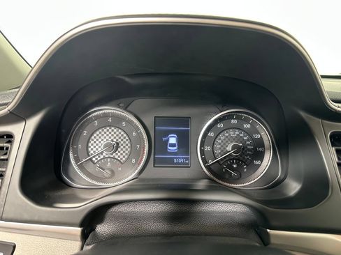 Used 2020 Hyundai Elantra SE FWD image 25