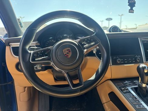 Used 2017 Porsche Macan AWD/4WD image 3