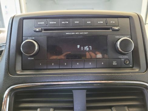 Used 2015 Dodge Grand Caravan American Value Package FWD image 25
