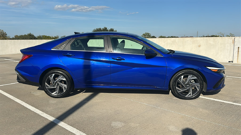 Used 2025 Hyundai Elantra SEL FWD image 14