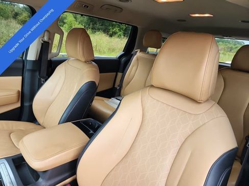 Used 2022 Kia Carnival EX FWD image 11