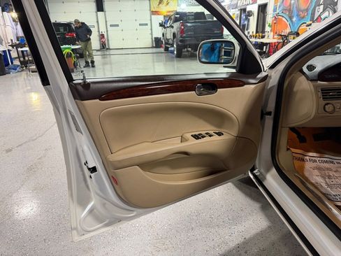 Used 2009 Buick Lucerne CX image 12