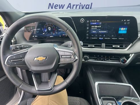 Used 2026 Chevrolet Equinox LT FWD image 10