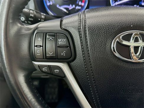 Used 2014 Toyota Highlander Limited image 10