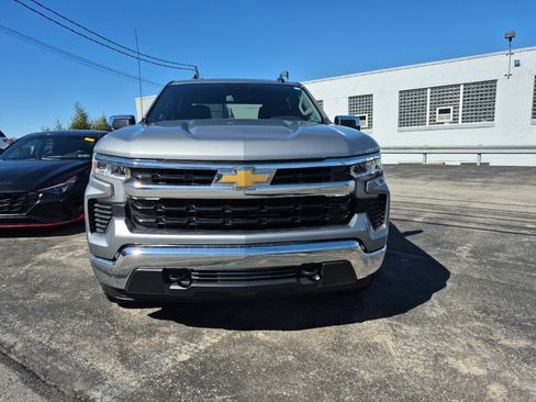 Used 2024 Chevrolet Silverado 1500 LT image 2
