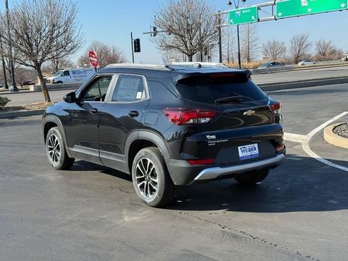 Used 2025 Chevrolet TrailBlazer LT image 3