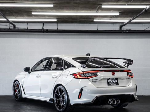 Used 2024 Honda Civic Type R image 3